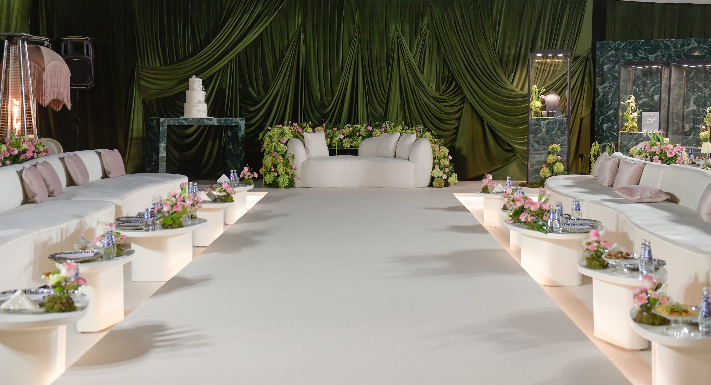 Luxury wedding decoration qatar setup by Al Anaqh