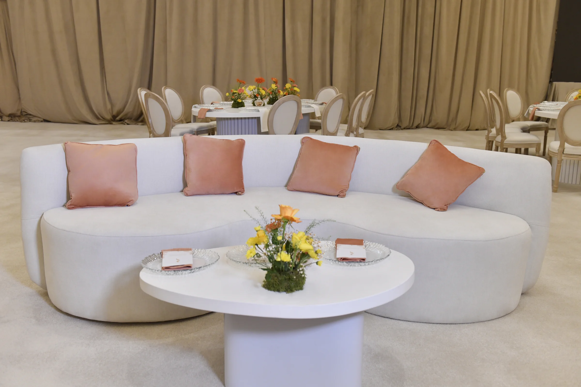 Luxury wedding decoration qatar setup by Al Anaqh