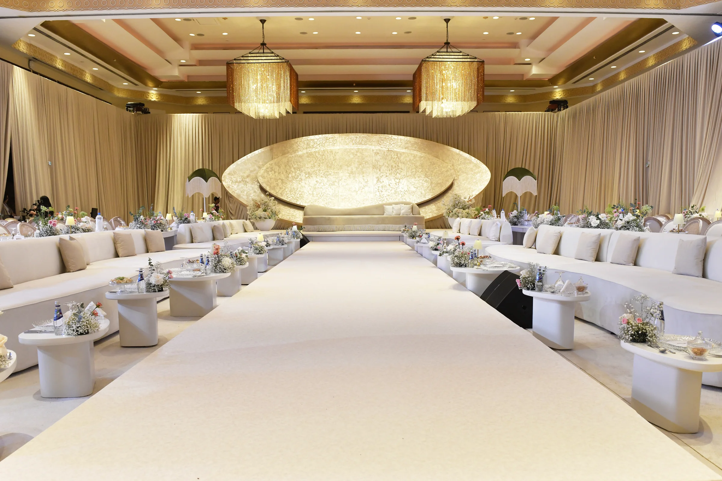 Luxury wedding decoration qatar setup by Al Anaqh