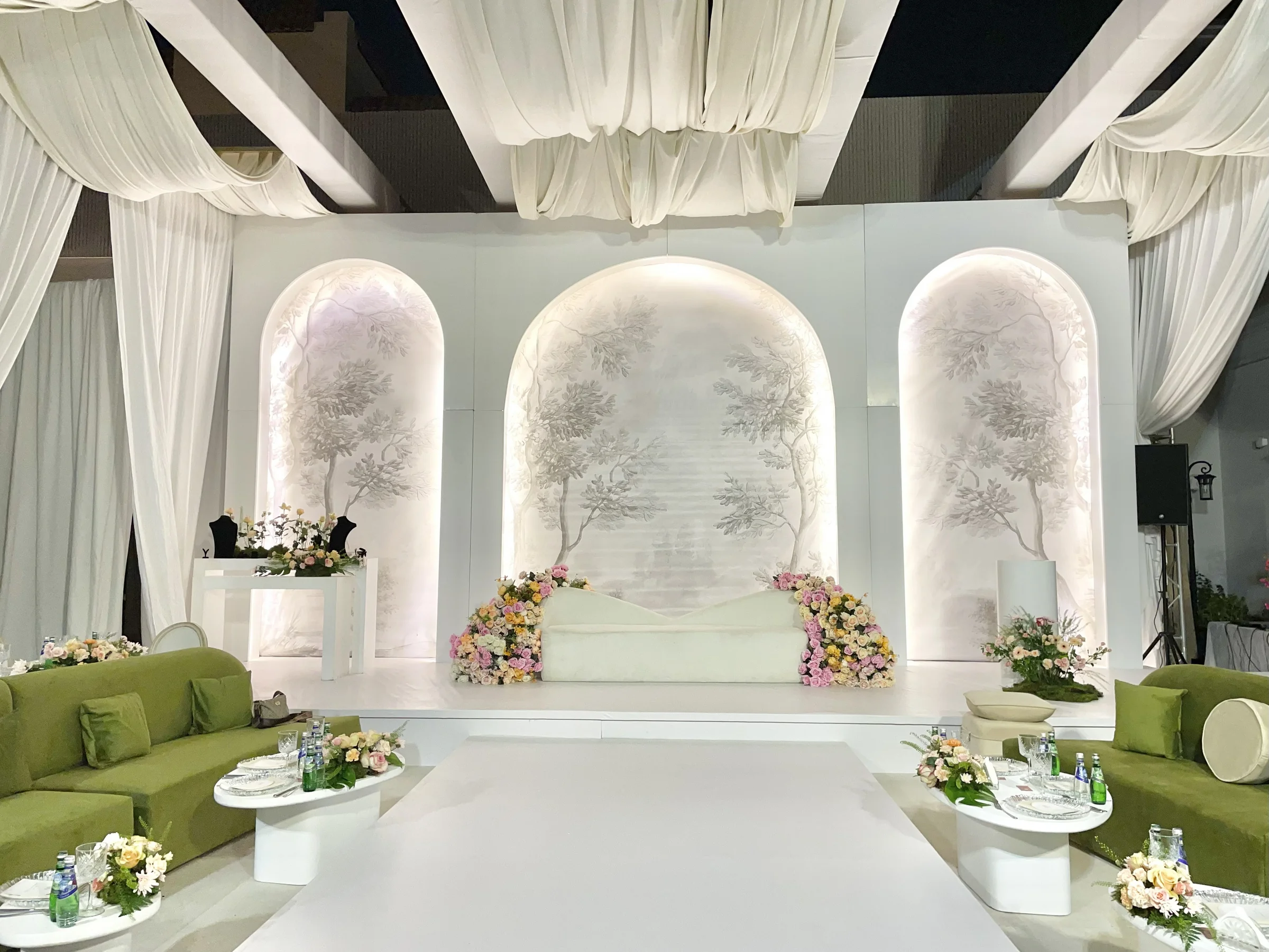 Luxury wedding decoration qatar setup by Al Anaqh