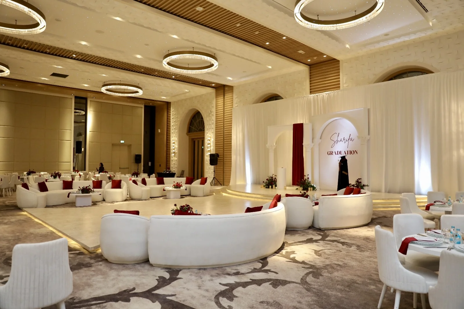 Luxury wedding decoration qatar setup by Al Anaqh