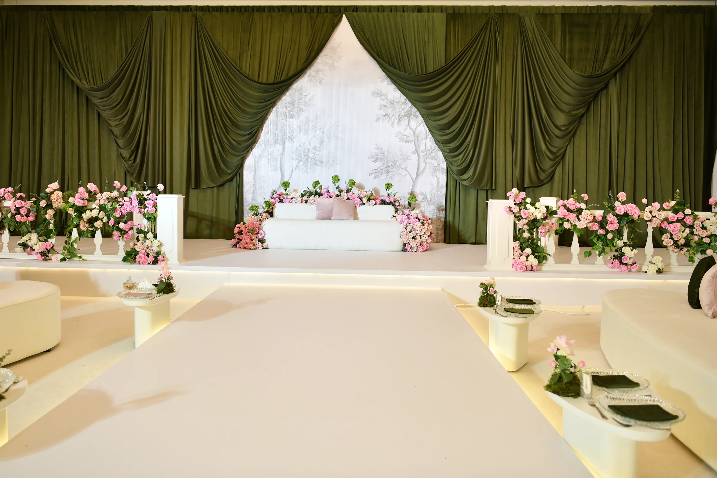 Kosha stage design in Doha for luxury wedding reception