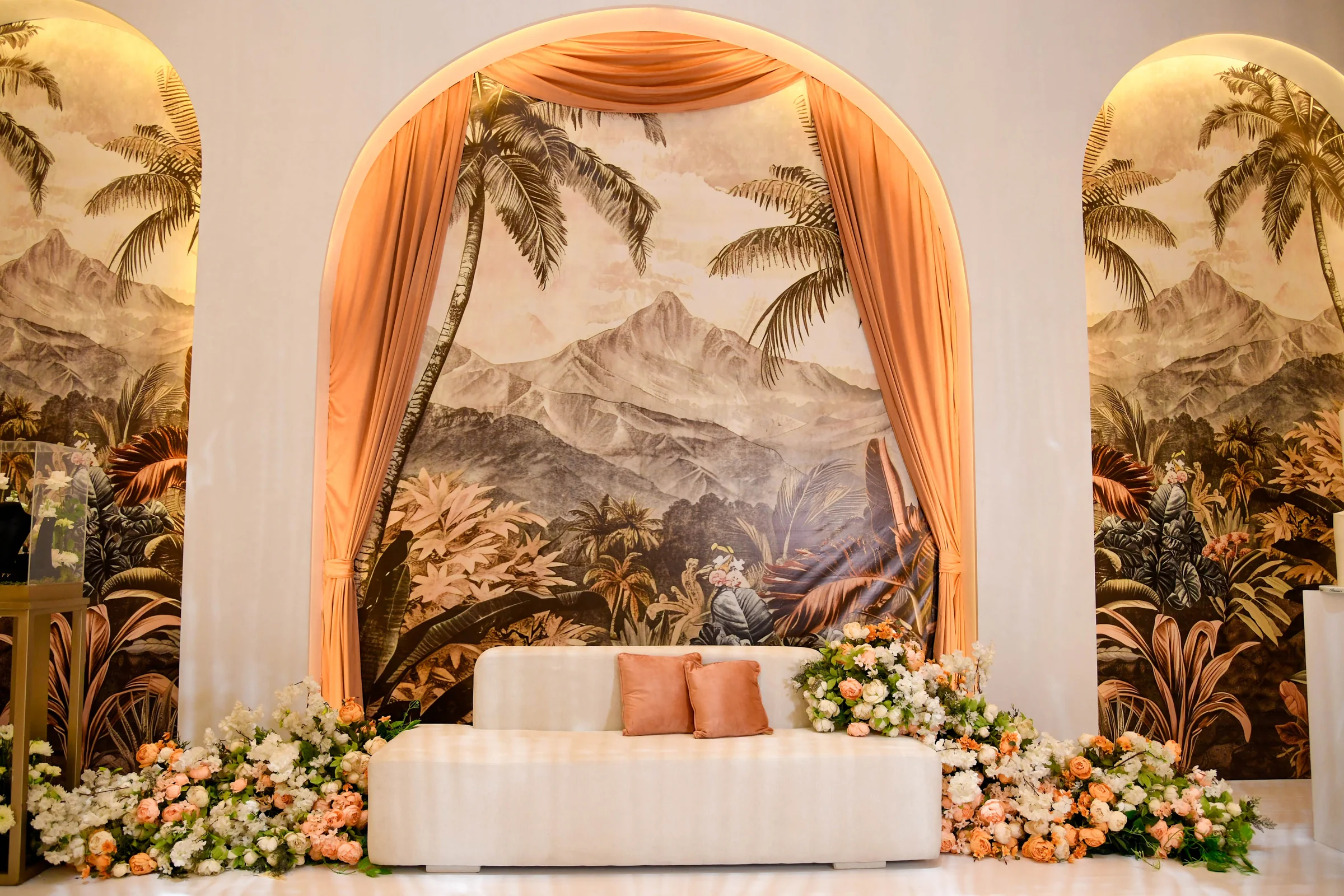 Luxury wedding decoration qatar setup by Al Anaqh