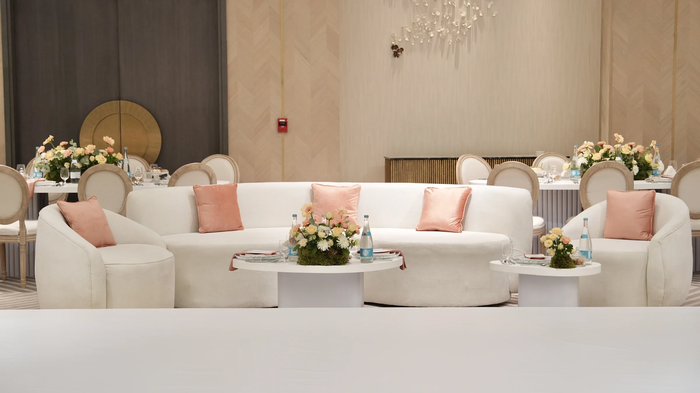 Luxury wedding decoration qatar setup by Al Anaqh