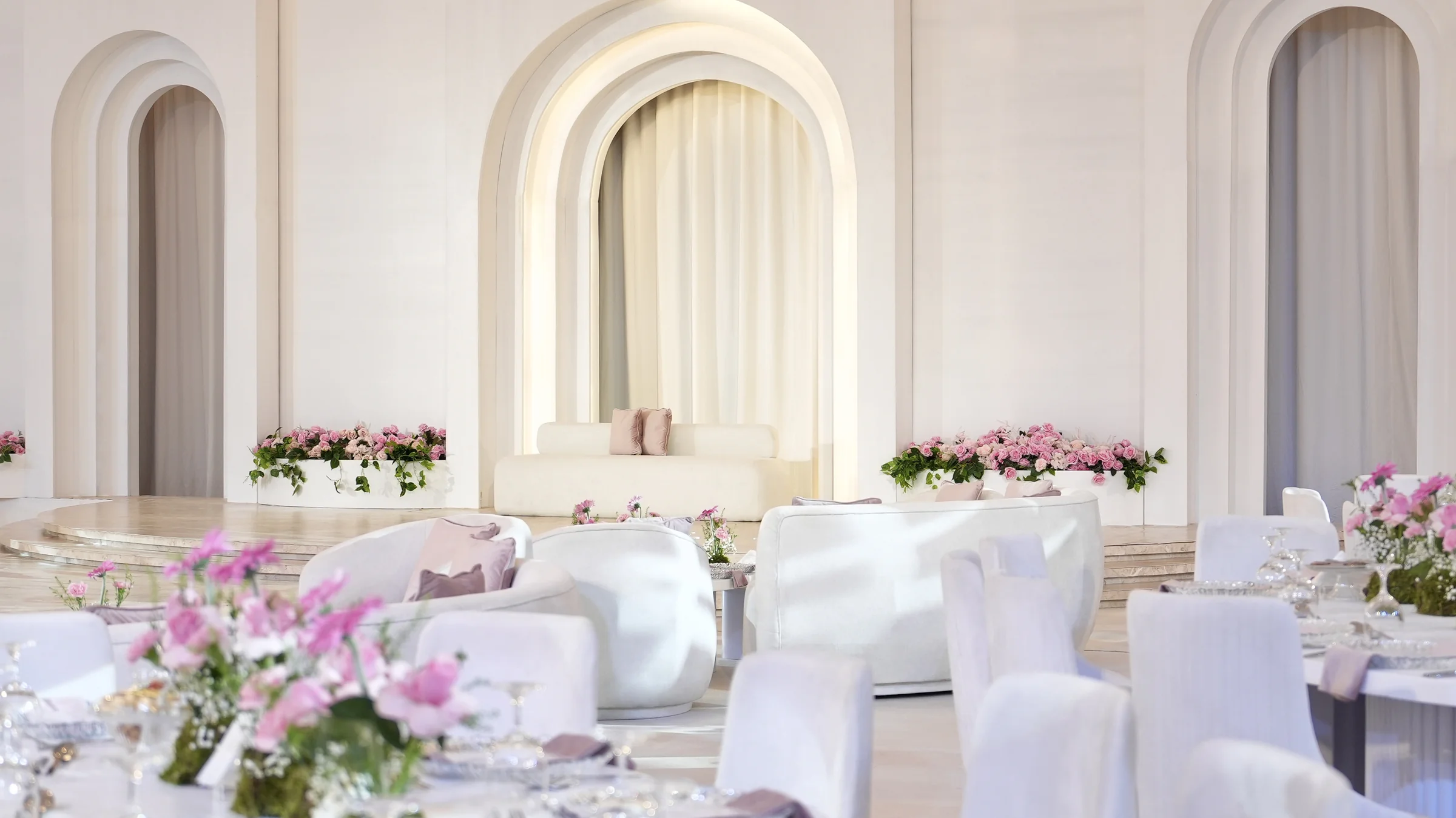 Luxury wedding decoration qatar setup by Al Anaqh