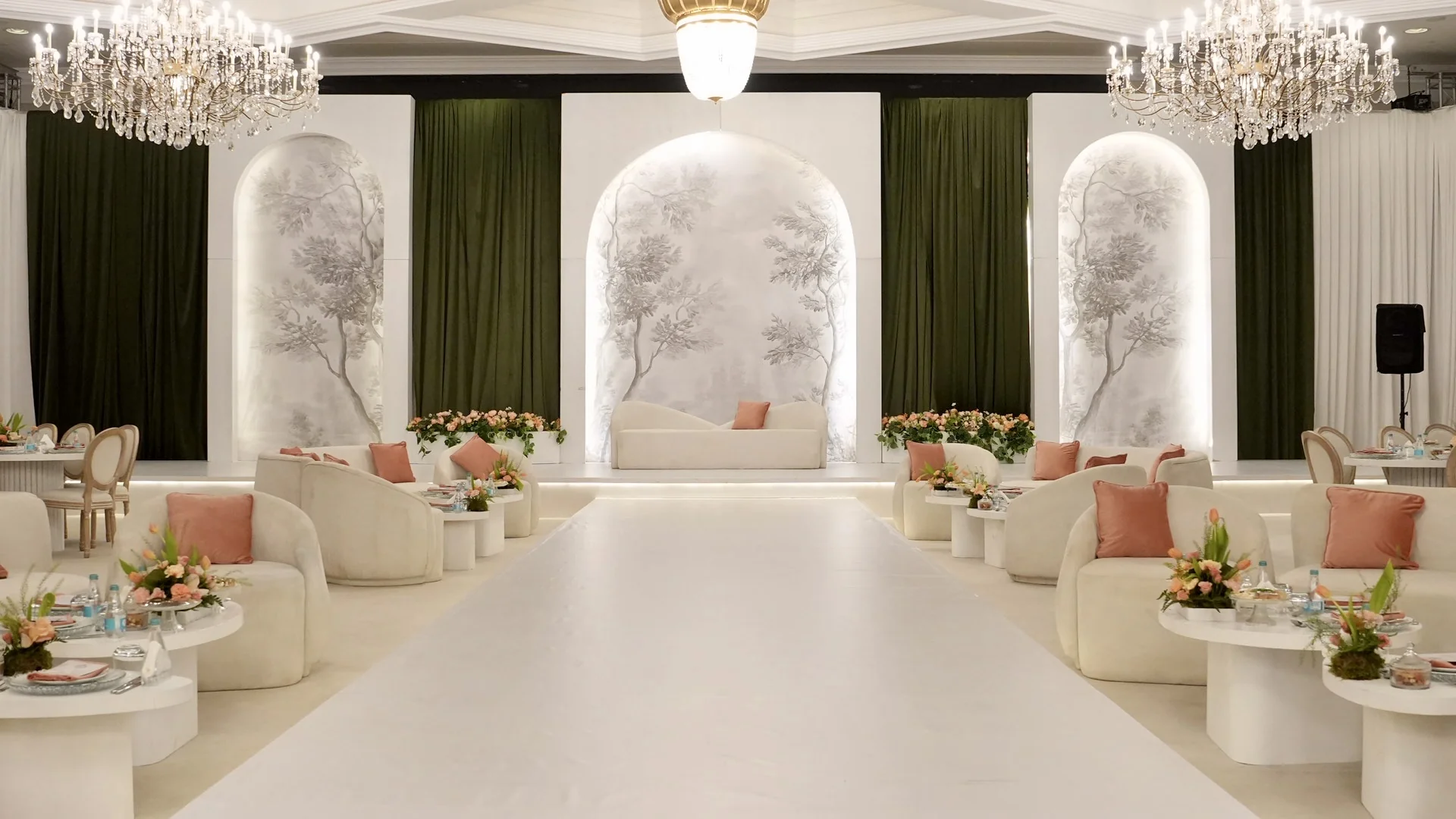Luxury wedding decoration qatar setup by Al Anaqh