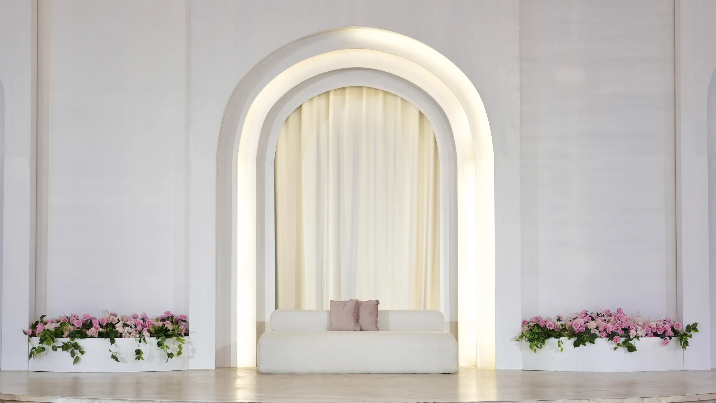 Luxury wedding decoration qatar setup by Al Anaqh