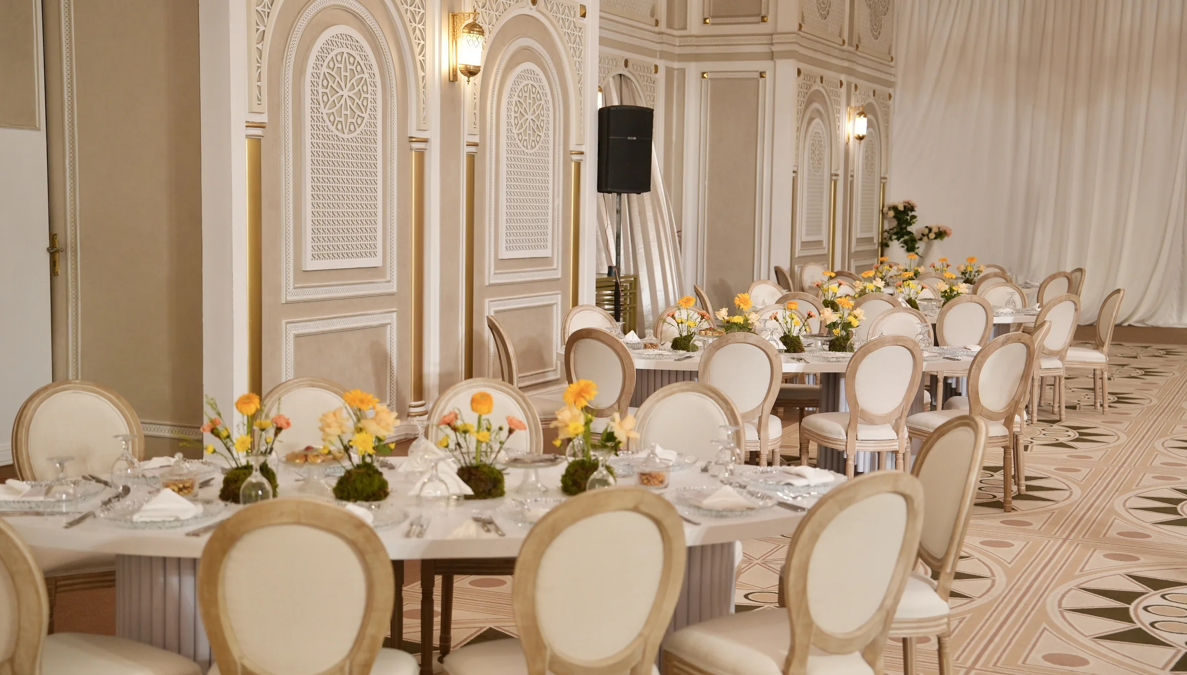 Luxury wedding decoration qatar setup by Al Anaqh