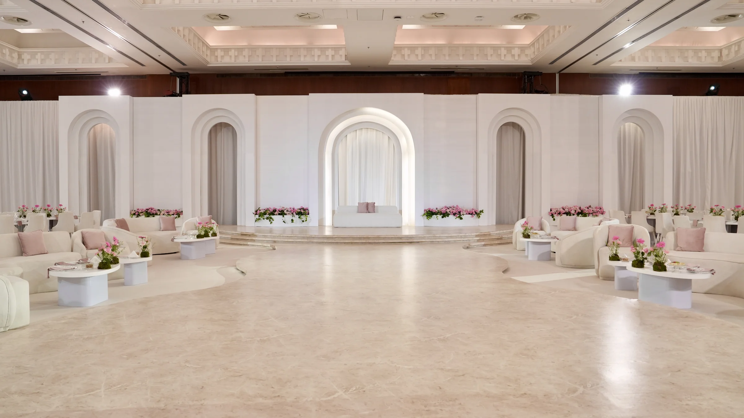 Luxury wedding decoration qatar setup by Al Anaqh